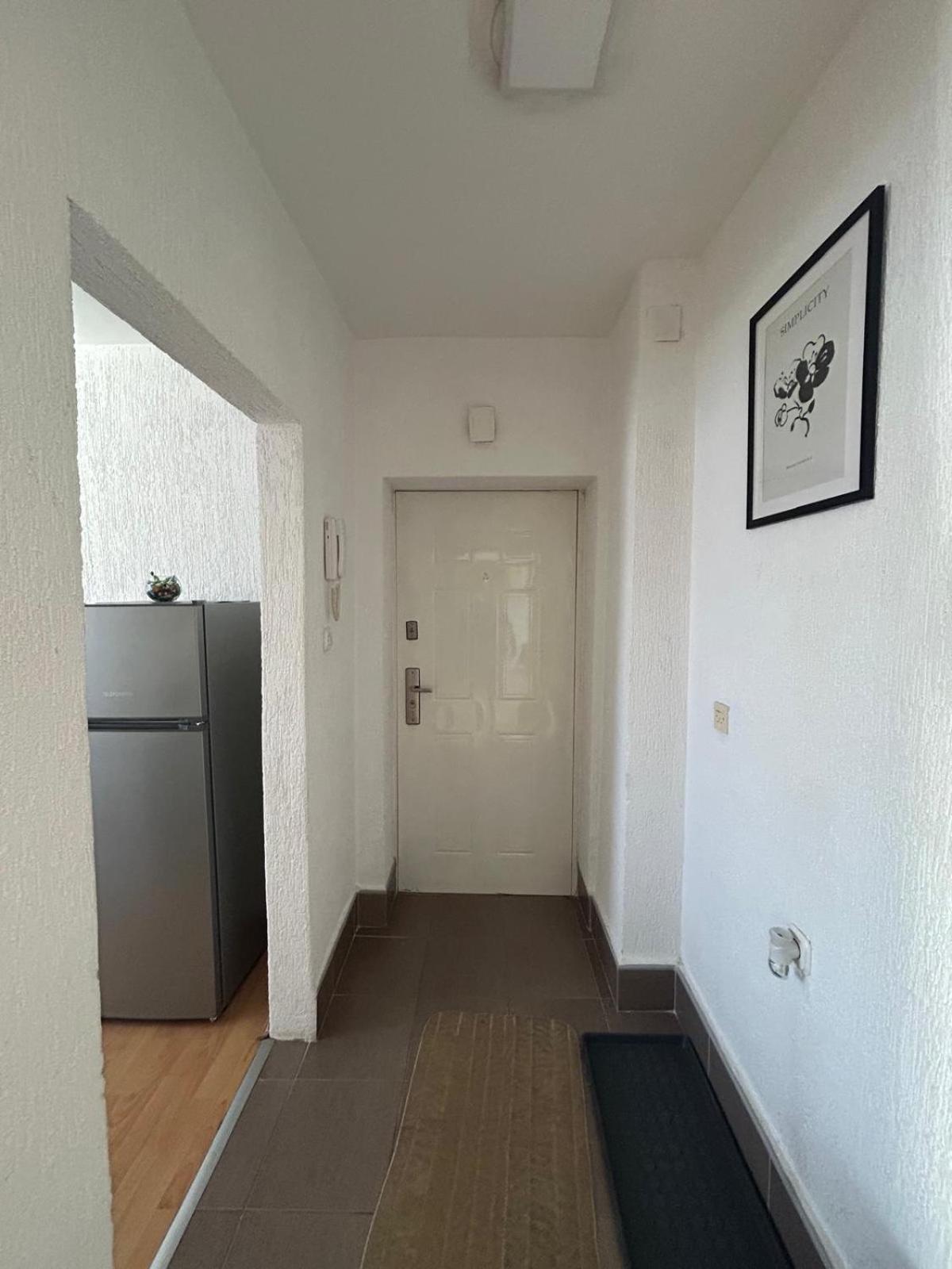 Cinema Vardar Apartment Skopje Ngoại thất bức ảnh